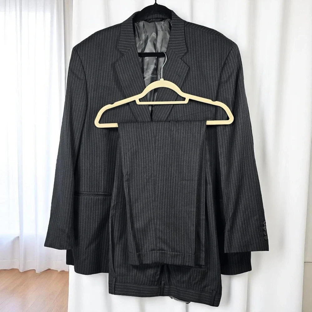 J. Ferrar Wool Pinstripe Suit Set Blazer & Trousers Dark Gray Men's 48R, 37x29